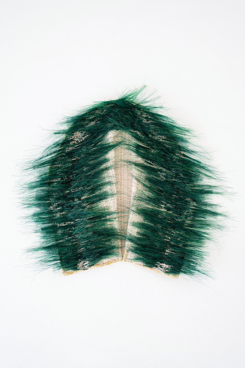 afb Dark green horsehair in arch shape